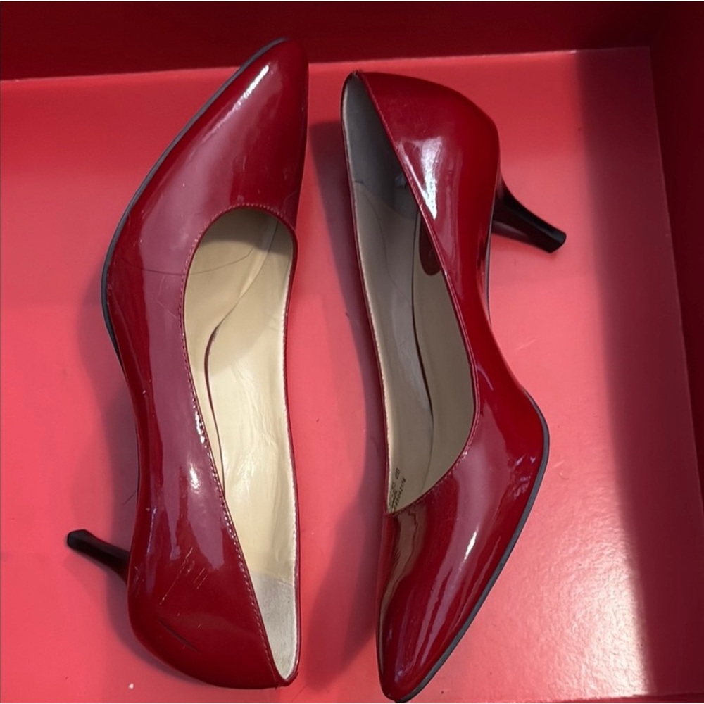 Cole Haan Women's Patent Leather Red  Air Pump Heels Size 7-1/2 B Holiday - Picture 4 of 5